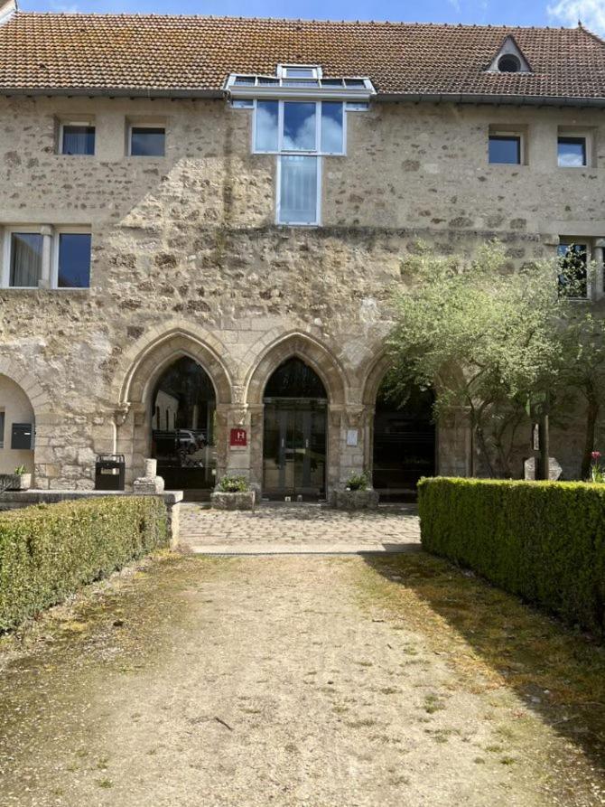 Hotel Abbaye Du Golf De Lesigny Exterior photo