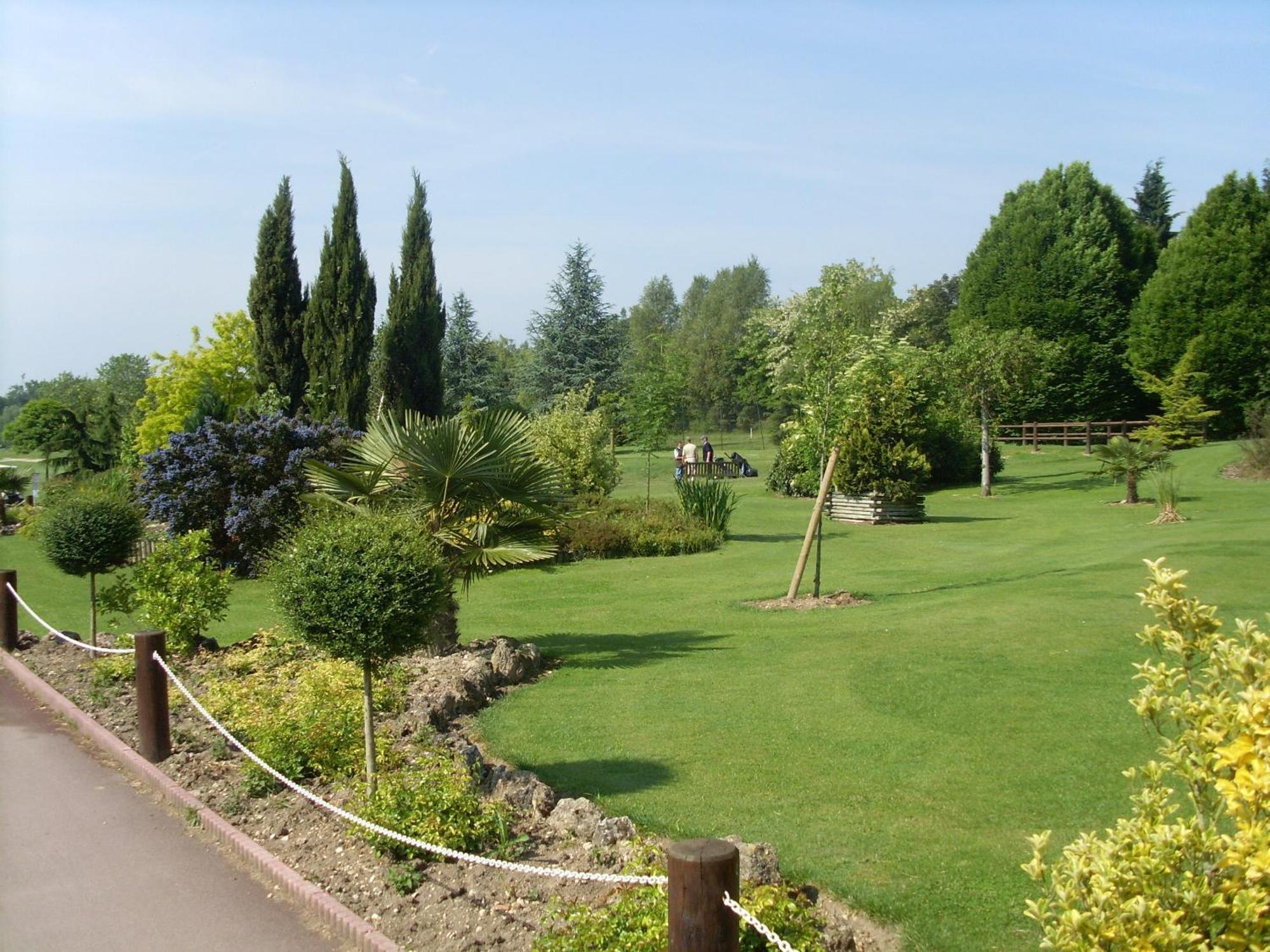 Hotel Abbaye Du Golf De Lesigny Exterior photo