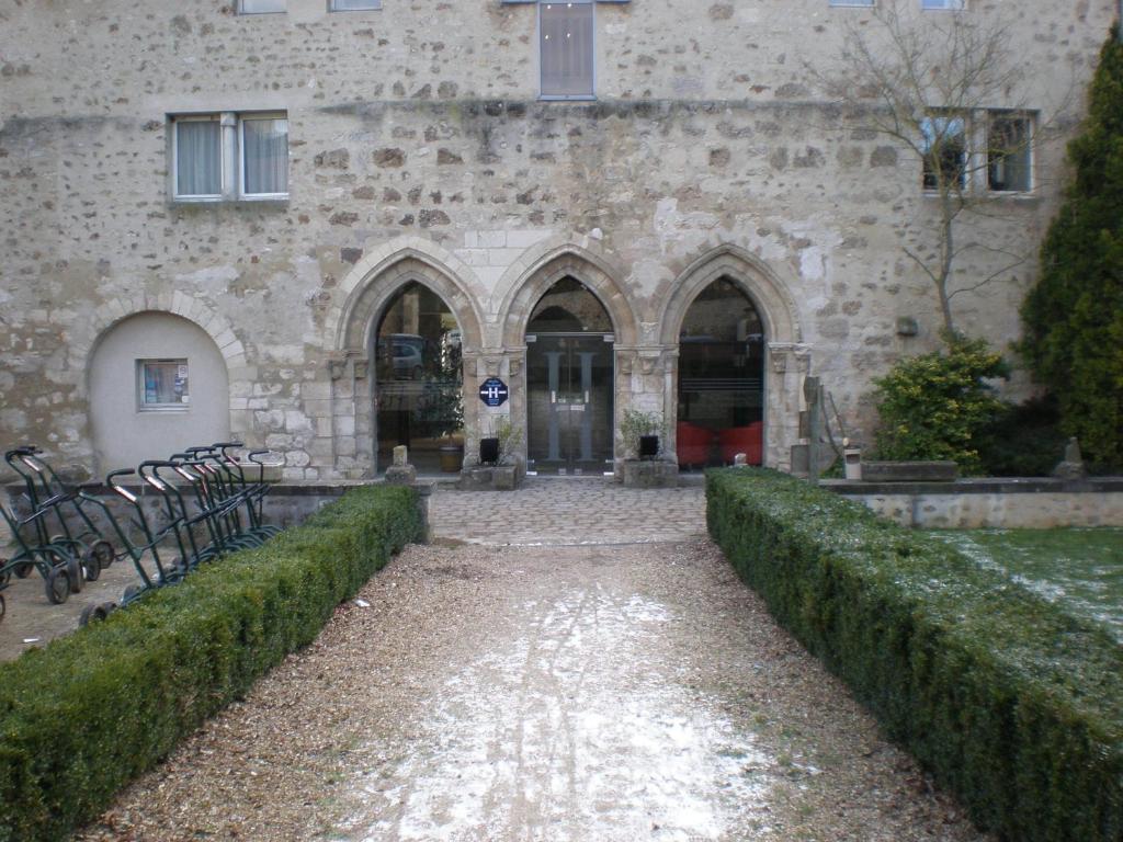 Hotel Abbaye Du Golf De Lesigny Exterior photo