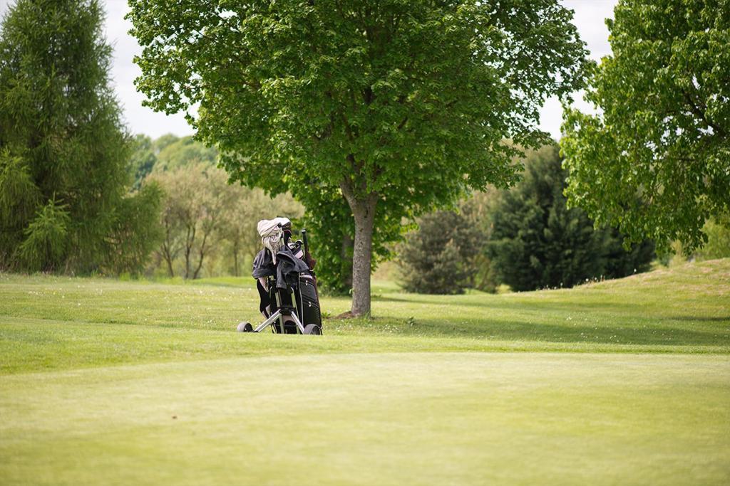 Hotel Abbaye Du Golf De Lesigny Exterior photo